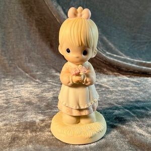 Precious Moments Figurine - Mommy I Love You, Girl with Flowers